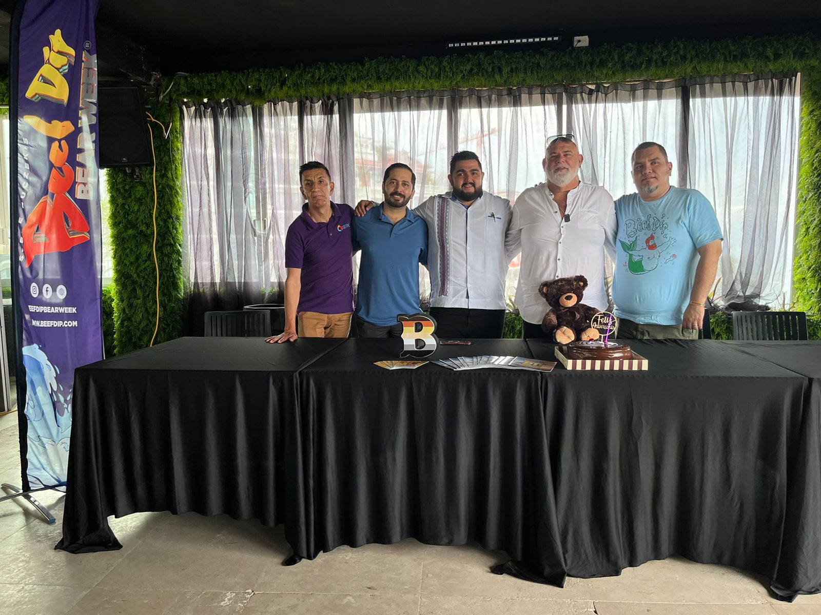 Vallarta recibe el evento “BeefDip Bear Week” Puerto Vallarta Bahía