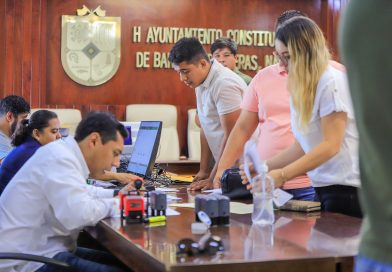 Héctor Santana y Navarro Quintero facilitan expedición de licencias en Valle de Banderas