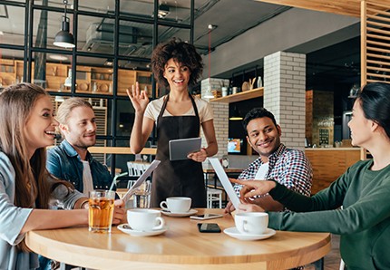 El 33% de los restaurantes enfrentan falta de personal, justo antes del verano