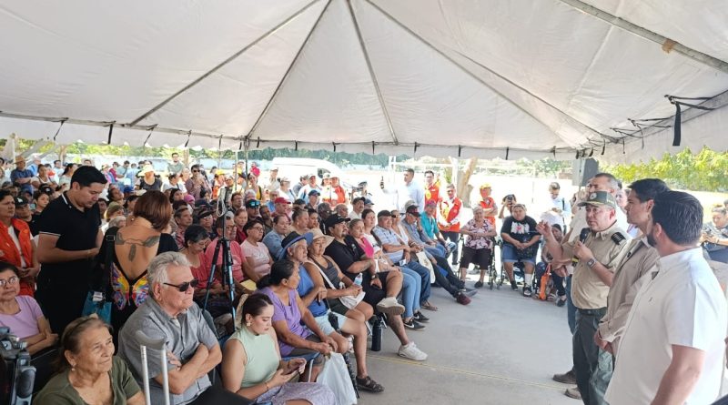 Por fin entregan apoyos a afectados por inundaciones