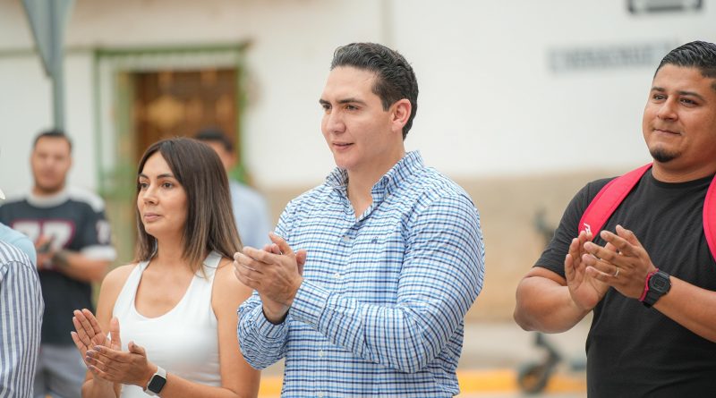 Héctor Santana inaugura cuatro calles en Valle de Banderas