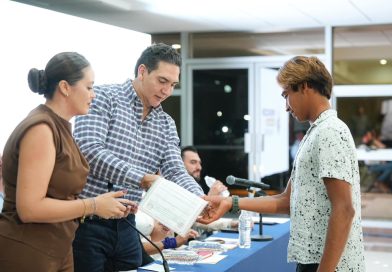 Gobierno Municipal de Bahía de Banderas garantiza derecho a la identidad de joven surfista
