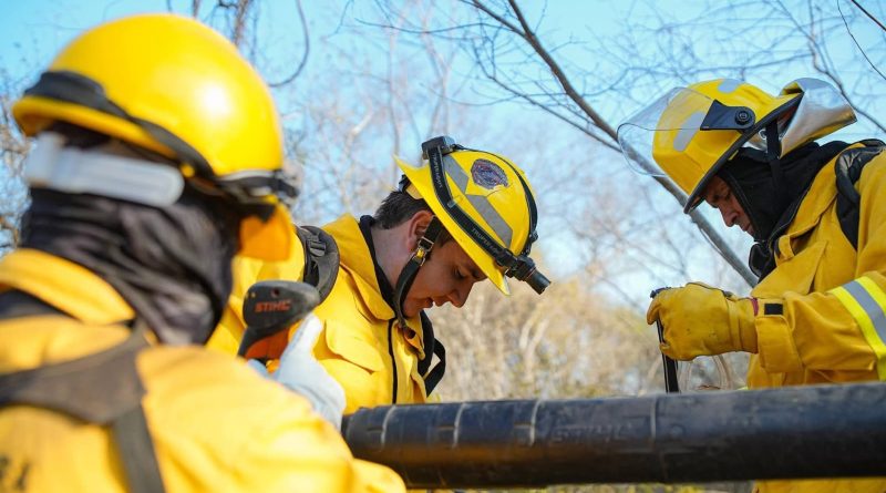 Brigada interinstitucional refuerza labores para sofocar incendio en La Cruz de Huanacaxtle