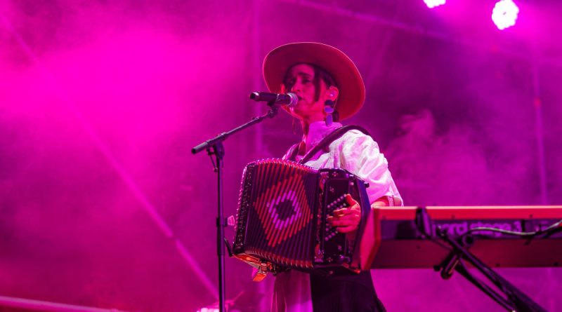 Julieta Venegas conquista la Zona Fan Puerto Vallarta con una noche inolvidable en Vibra Jalisco