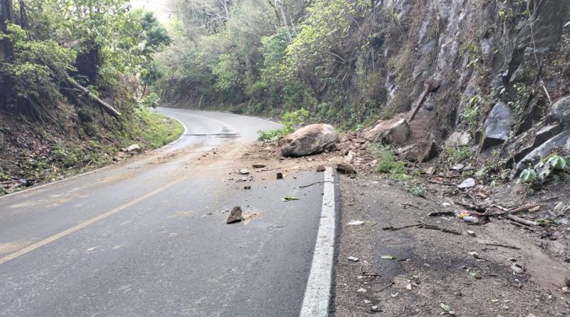 Afectada la circulación vial por nuevos  derrumbes al sur 