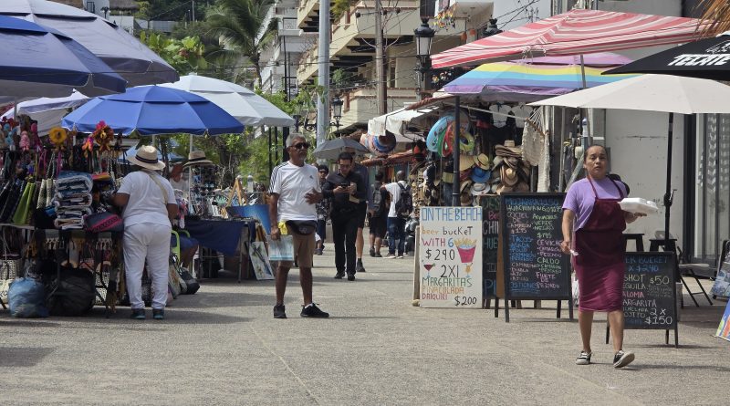 Comerciantes ambulantes no ven aumento en ventas en esta etapa