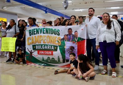 El arquitecto Luis Munguía recibe a atletas vallartenses medallistas en el Mundial de Síndrome de Down 2026