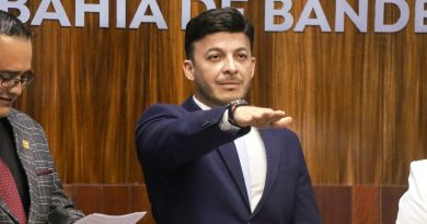 José Israel Santillán entra en funciones como presidente municipal interino 