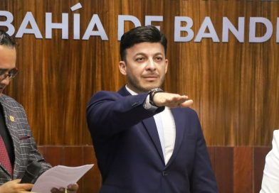 José Israel Santillán entra en funciones como presidente municipal interino 