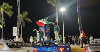 Euforia en el Malecón: vallartenses y turistas celebran triunfo de México