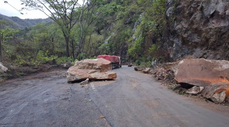 Alertan por tramos peligrosos en carreteras de la Costa Norte durante las lluvias