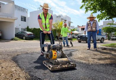Supervisa Israel Santillán jornada de bacheo en Palma Real