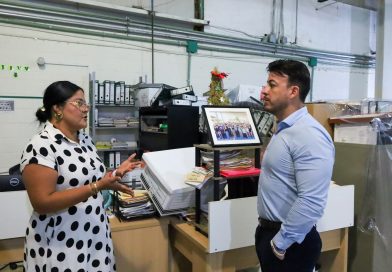 Israel Santillán visita la Ventanilla Única y destaca avances en la atención a comerciantes