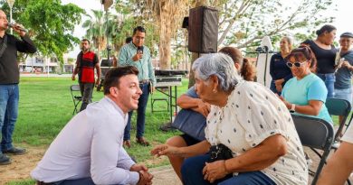 Israel Santillán refrenda su respaldo a comerciantes durante visita al tianguis de Valle Dorado