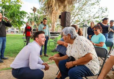 Israel Santillán refrenda su respaldo a comerciantes durante visita al tianguis de Valle Dorado