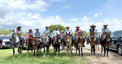 Arq. Luis Munguía celebra junto a familias Las Paseadas de Las Palma