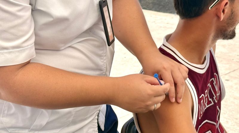 Realizan jornada de vacunas y pruebas rápidas por el Día Mundial contra la Hepatitis