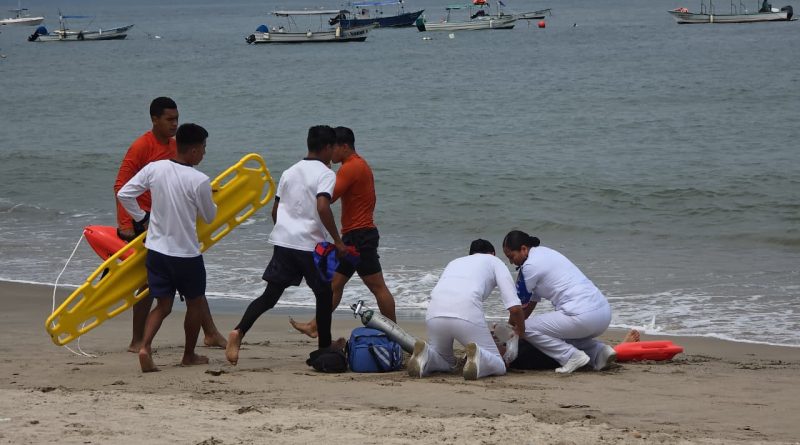 Marina realiza simulacro de rescate marítimo en Puerto Vallarta por temporada vacacional