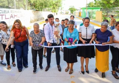 Inaugura Israel Santillán la calle Santa Isabel del Fraccionamiento La Misión