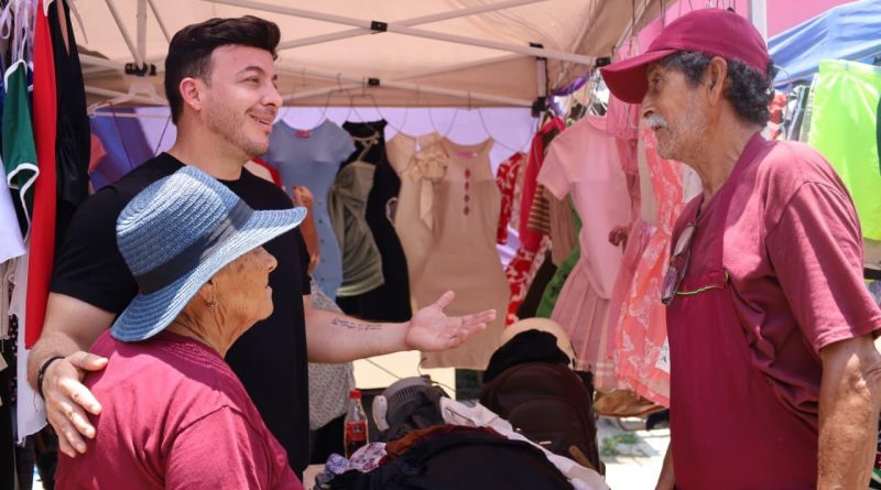 Continúan los recorridos de Israel Santillán por los tianguis de Bahía de Banderas