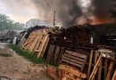 Incendio consume bodegas en Las Juntas; reportan una persona fallecida
