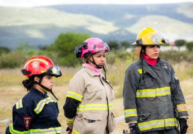 Bomberas de Puerto Vallarta participan en simposio nacional de capacitación en Querétaro