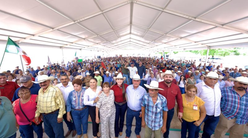 La gente del campo respalda a Jasmin Bugarin como magno encuentro en Santiago ante más de 5 mil personas
