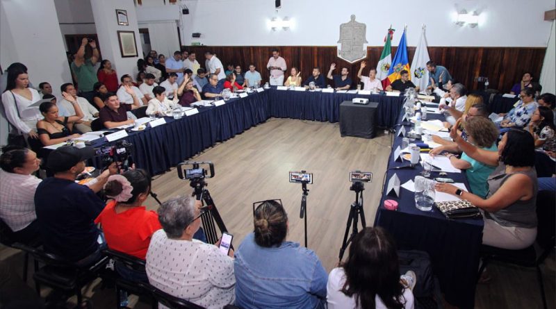 Gobierno Municipal brinda certeza jurídica a familias de La Parota
