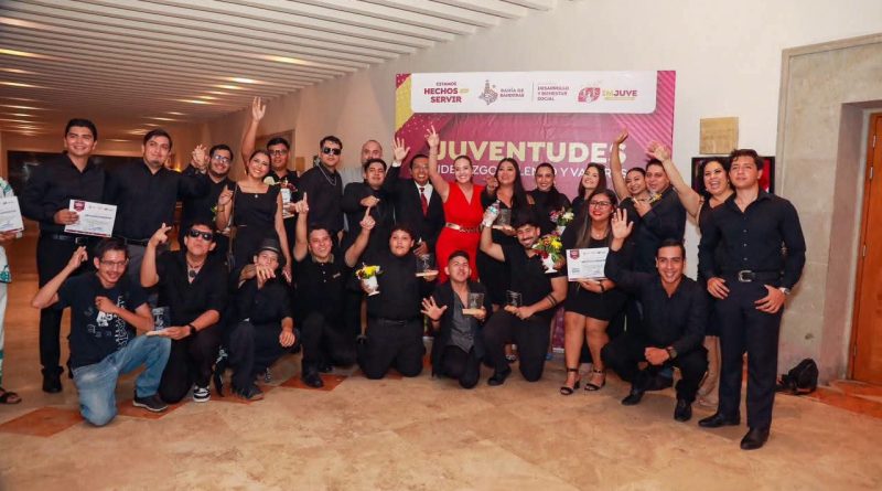Reconoce Gobierno de Bahía de Banderas a jóvenes destacados con los Premios Juventud Reconoce Gobierno de Bahía de Banderas a jóvenes destacados con los Premios Juventud