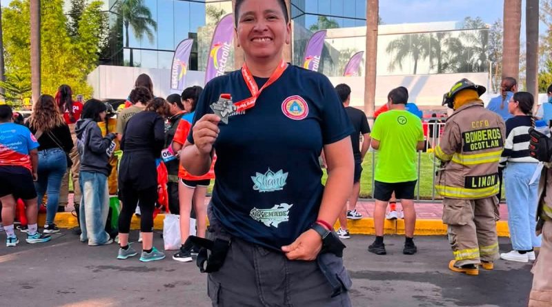 ¡Hasta lo más alto! Bombera vallartense vuelve a conquistar la Carrera Vertical