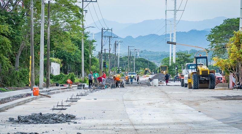 Luis Munguía supervisa obra del Puente Amado Nervo; prevén inaugurarla este año