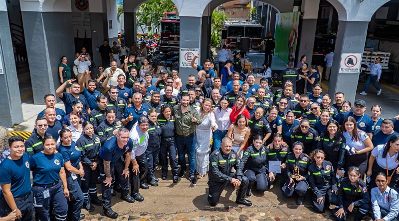 Arq. Luis Munguía reconoce la gran labor de los bomberos en su día