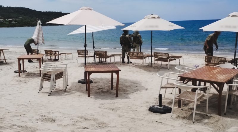 Retiran carpas, sombrillas y mobiliario sin permiso en Punta de Mita