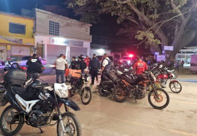 Llama Gobierno de Bahía de Banderas a motociclistas a usar siempre el casco