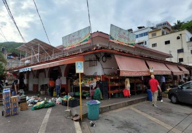 Mercados de Puerto Vallarta regularizan 57% de sus concesiones; meta es llegar al 95%