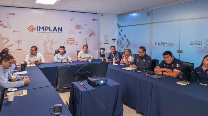Israel Santillán encabeza reunión de trabajo con regidores para dar seguimiento a temas municipales