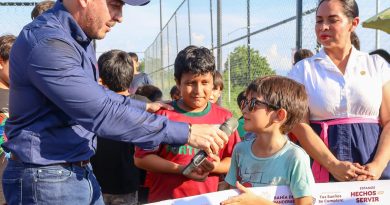 Entrega Israel Santillán cancha de fútbol 7 en La Misión