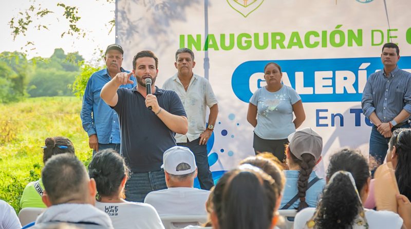 Cumple Luis Munguía a Tebelchía con agua potable y más apoyos para sus familias