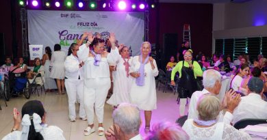 Celebran adultos mayores su día con tradicional “canas al aire”