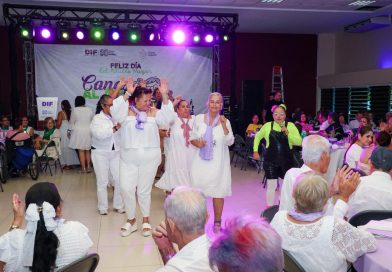 Celebran adultos mayores su día con tradicional “canas al aire”