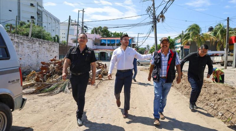 Supervisa Israel Santillán obra del camellón en Jarretaderas