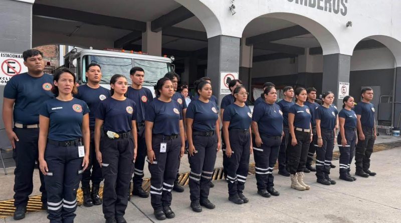 Capacitan a voluntarios de Protección Civil y Bomberos de Puerto Vallarta