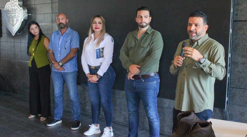 Fortalecen a trabajadores de Obras Públicas con entrega de equipo y uniformes