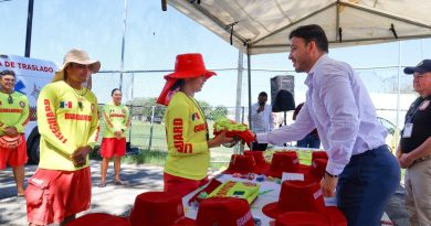 Israel Santillán fortalece a Protección Civil y Bomberos con entrega de uniformes y equipo para salvamento acuático