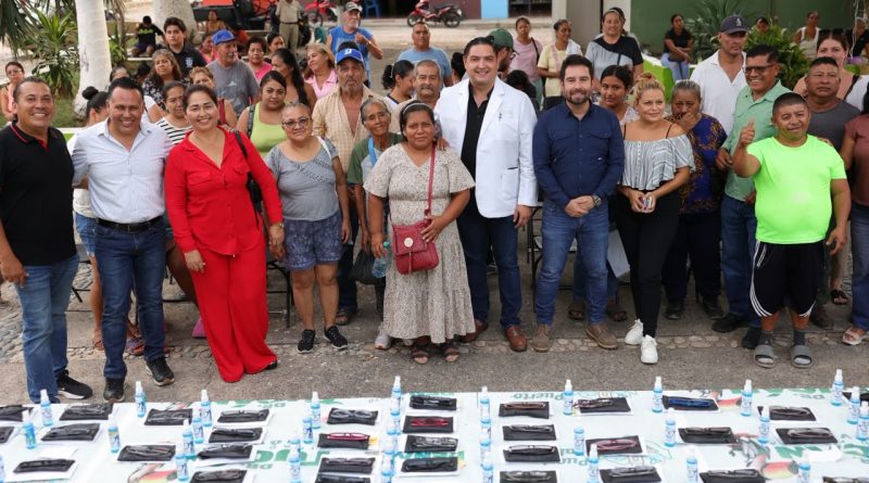 Beneficia Gobierno de Puerto Vallarta a comunidades rurales con entrega de lentes gratuitos