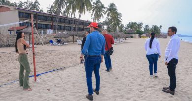 Israel Santillán refrenda defensa de las playas de Bahía de Banderas