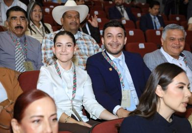 Israel Santillán acompaña a Miguel Ángel Navarro Quintero en su 5º Informe de Gobierno