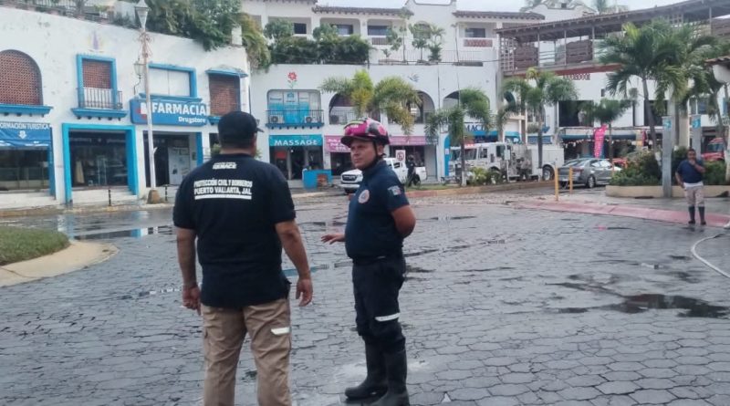 Refuerzan desazolve y bombeo en Las Glorias para prevenir nuevas inundaciones