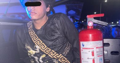 Detienen a tres jóvenes por alterar el orden y causar daños en Puerto Vallarta Detienen a tres jóvenes por alterar el orden y causar daños en Puerto Vallarta