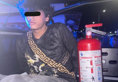 Detienen a tres jóvenes por alterar el orden y causar daños en Puerto Vallarta Detienen a tres jóvenes por alterar el orden y causar daños en Puerto Vallarta